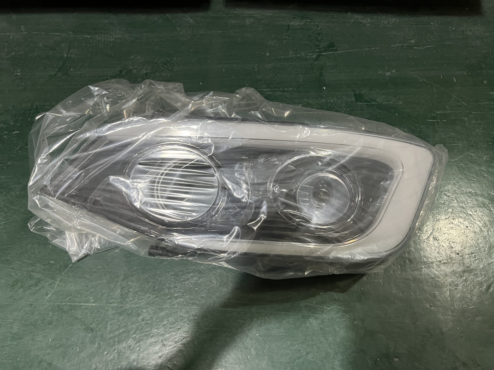 Right front combination light decorative panel