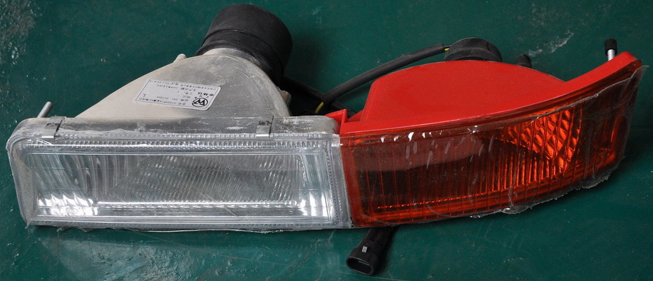 Clignotant avant droit (avec antibrouillard)