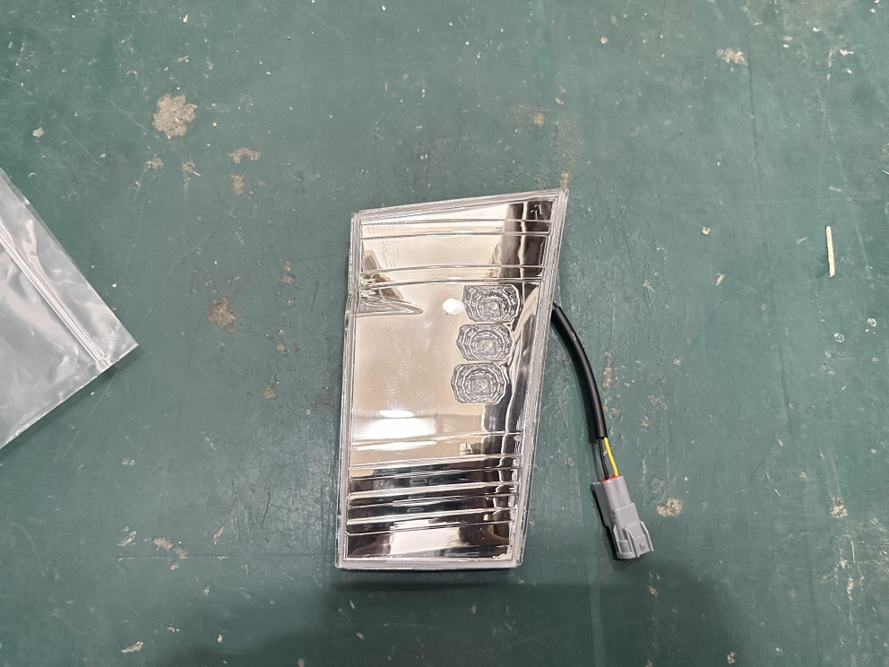 Side turn signal (left, 10 models)