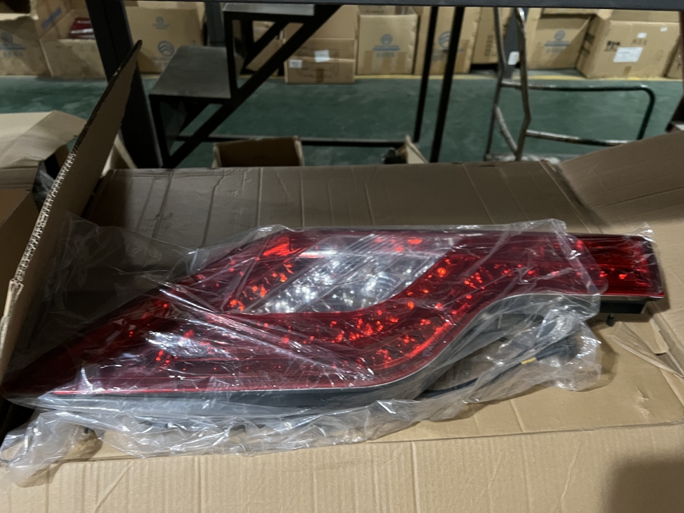 Rear combination light, left