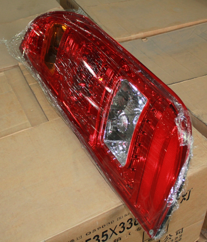 Rear combination light, right