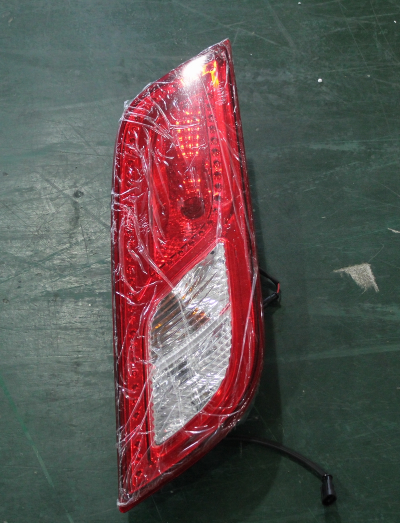 Rear combination light, right