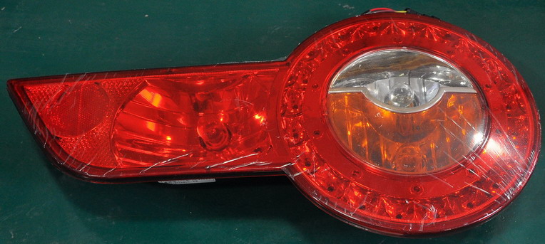 Feu combiné arrière droit