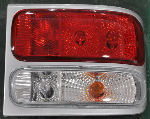 Задний комбинированный огонь, левый