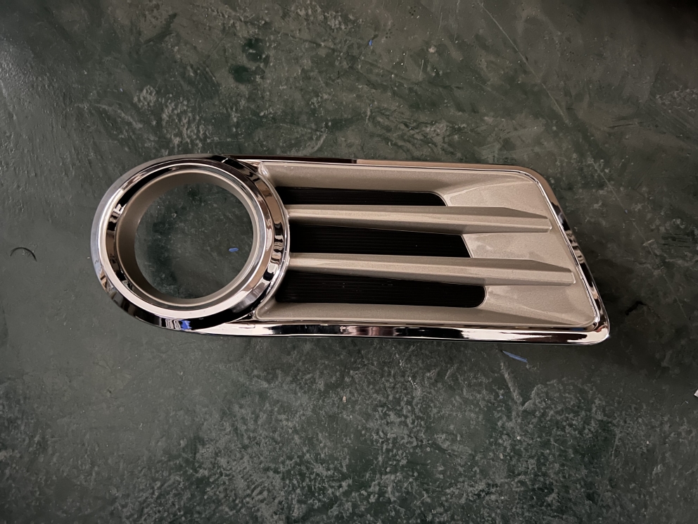 Bracket - Front fog light, front right fog light frame (chrome plated)