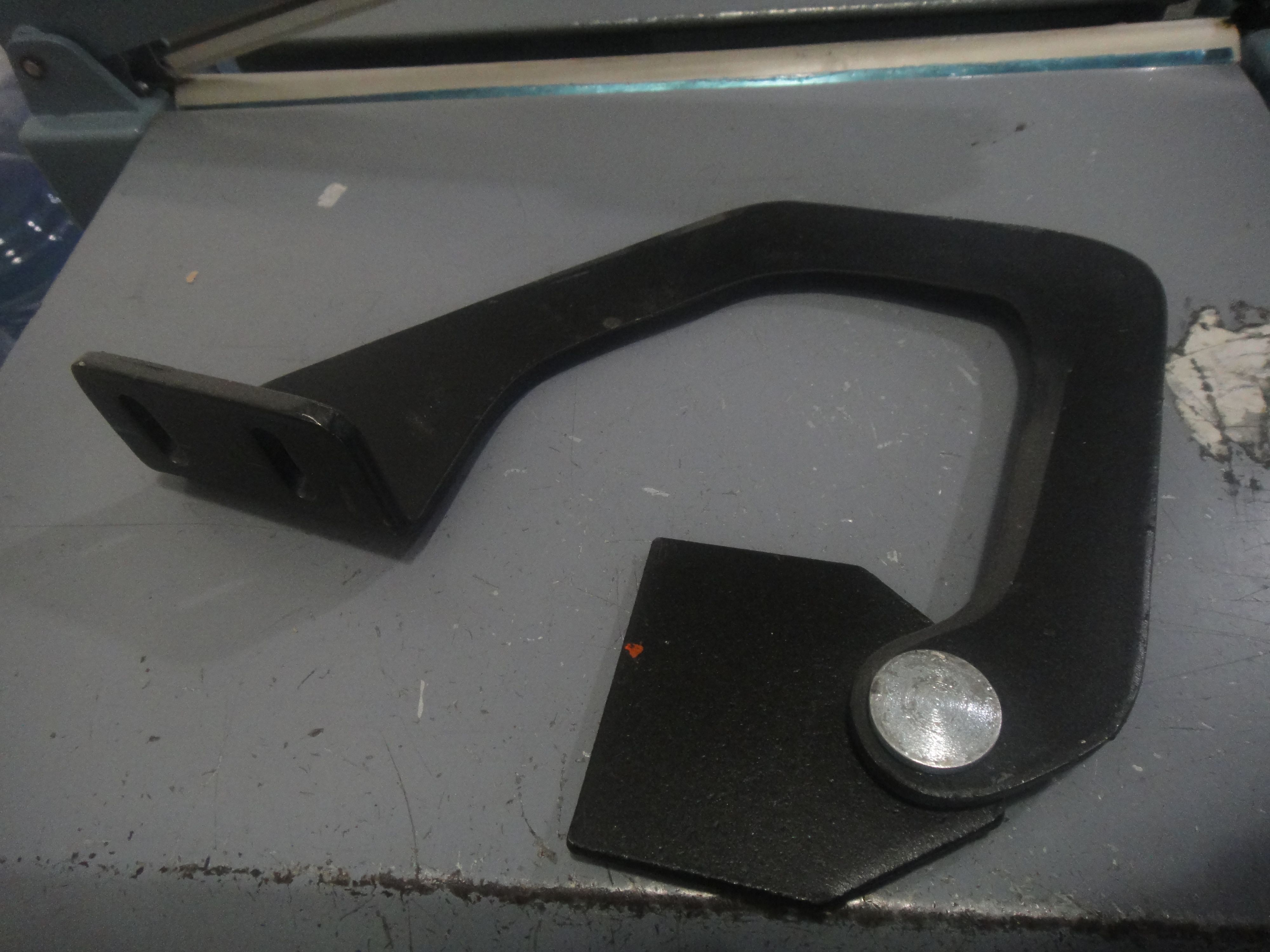 Charnières de porte de maintenance pour cadre avant (droite)