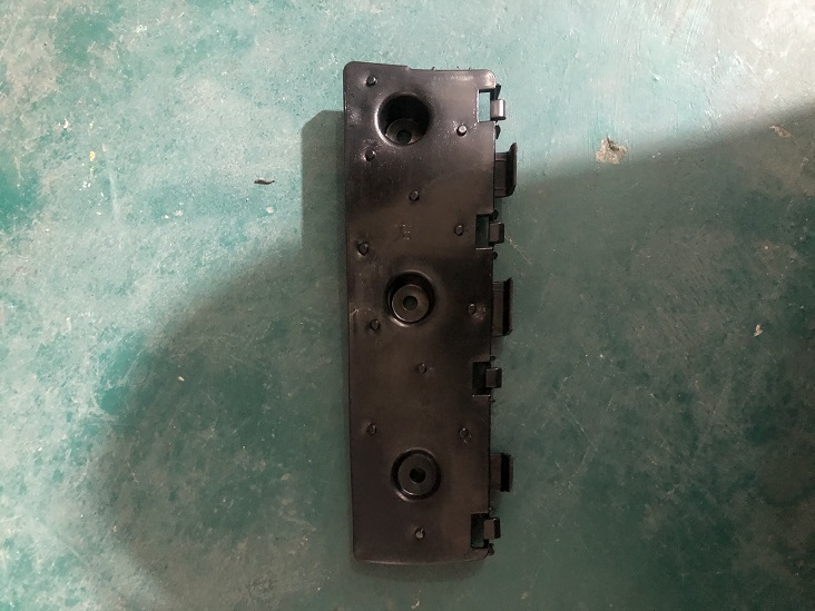 Support droit de pare-chocs avant