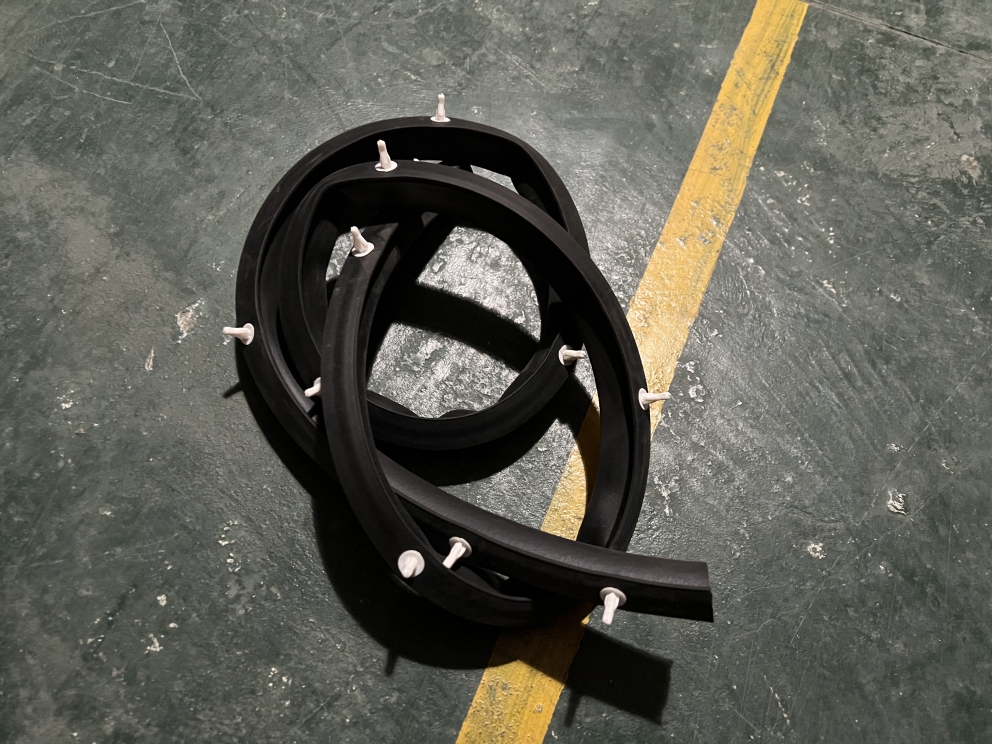 Sealant strip-rear bin door, matching rear hatch door