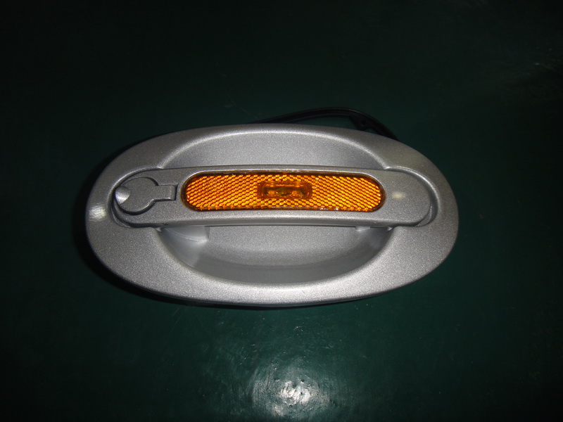 Luggage rack door lock