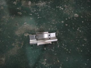 Дверь отсека с петлями