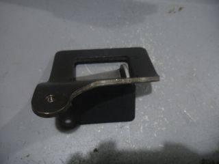 Пряжка замка двери в клетке