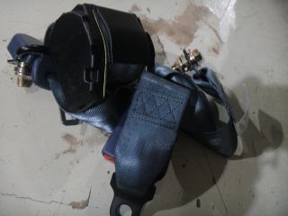 Принадлежности к сиденьям - ремень безопасности в трех точках