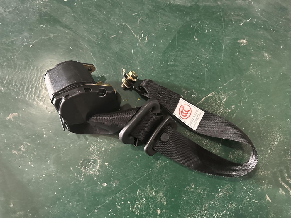 Driver's chair assembly accessories, seat belt