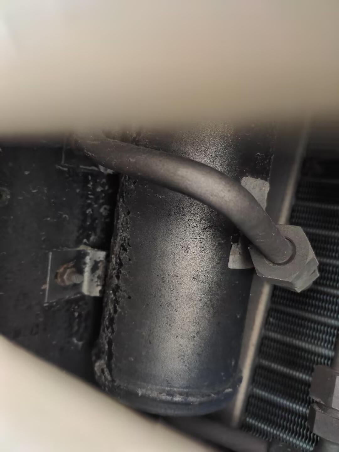 Dry reservoir assembly