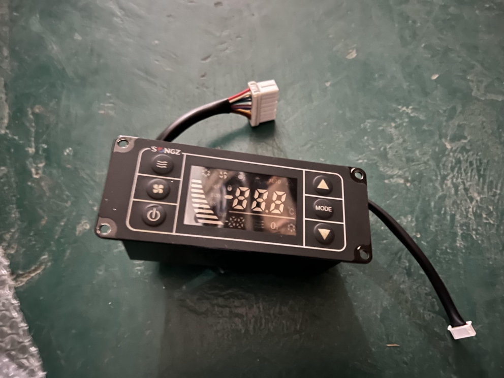 Tram air conditioner operator