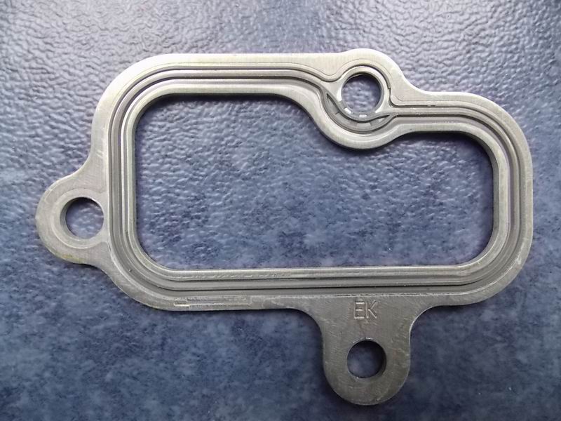 Exhaust manifold pad