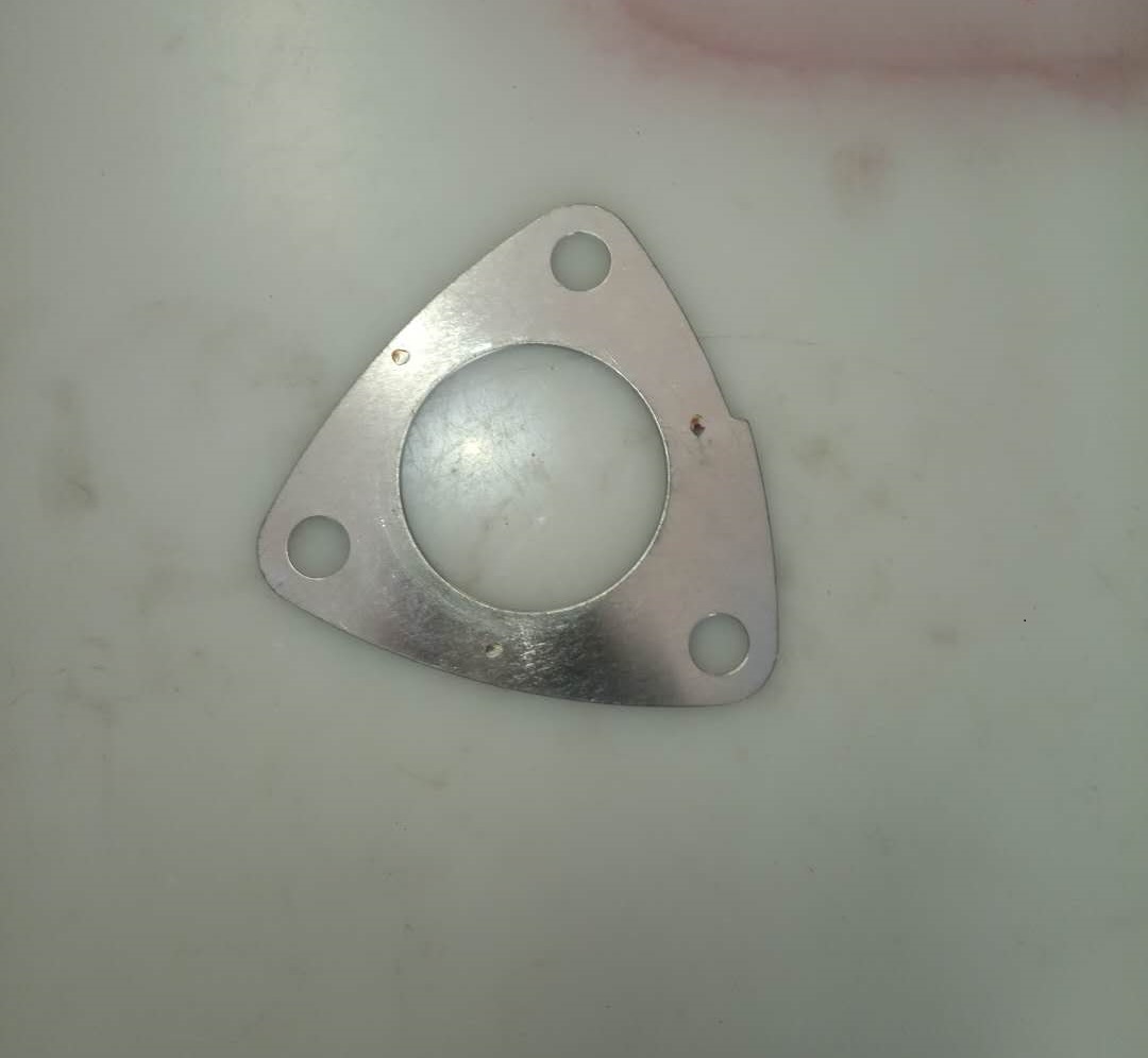 Supercharger exhaust flexure gasket; for supercharger assembly