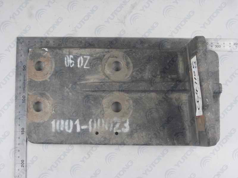 Rear suspension bracket (right)