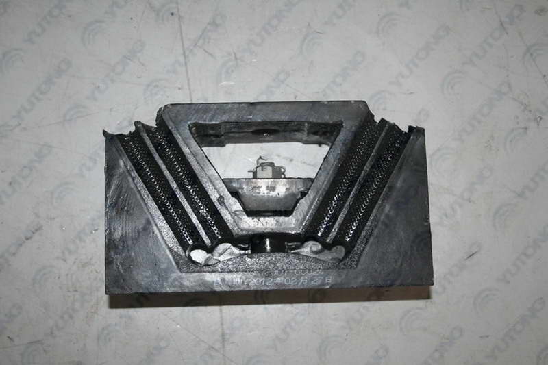 The rear support pad of the engine was eliminated and replaced by 1001-05190