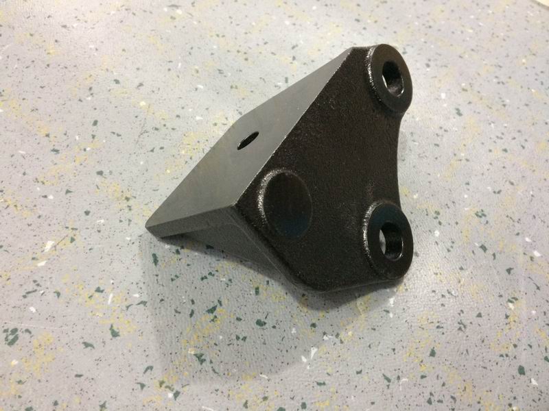 Кронштейн двигателя (левый)-3