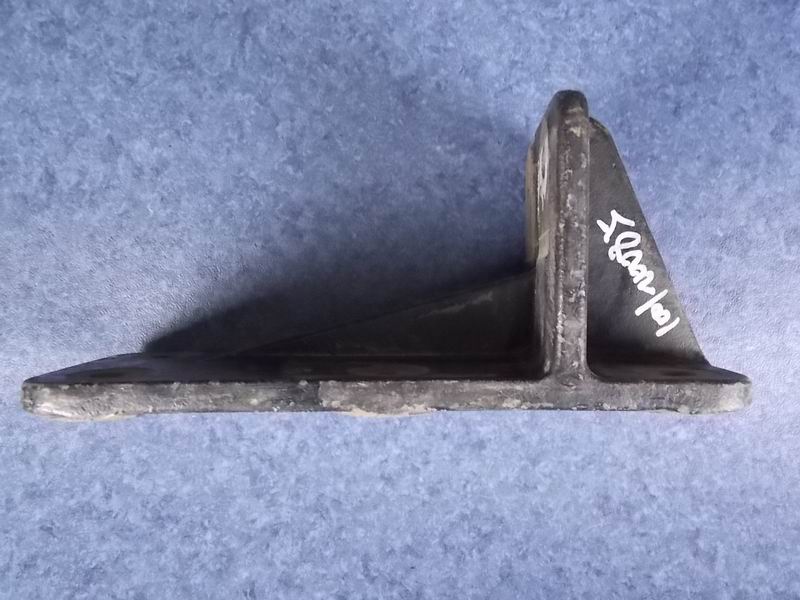 D Rear suspension bracket (left)