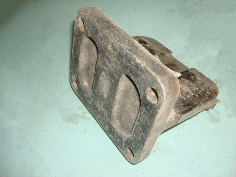 Rear suspension upper left bracket