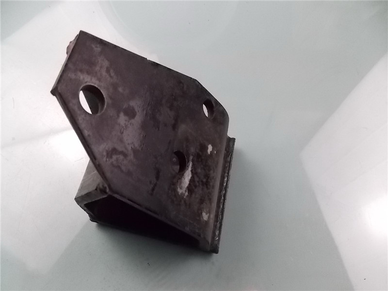 Front suspension upper left bracket