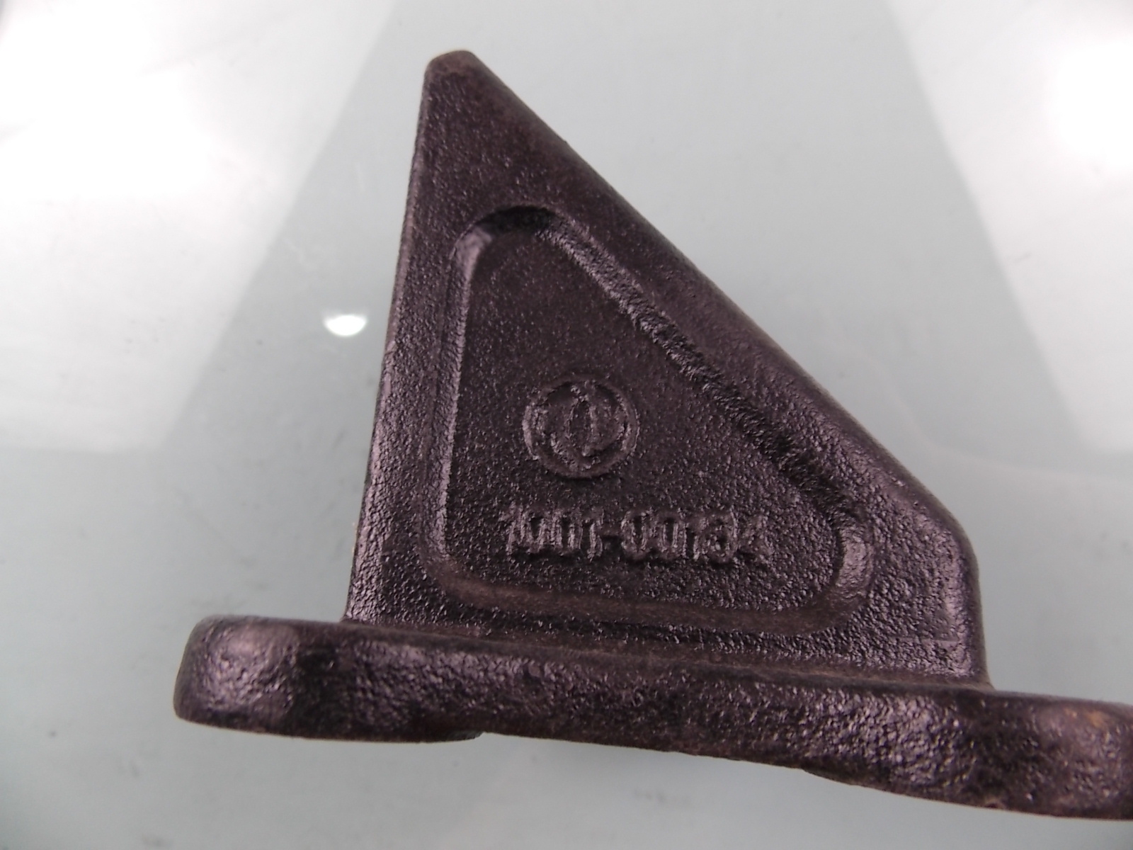 Кронштейн передней подвески верхний правый-2