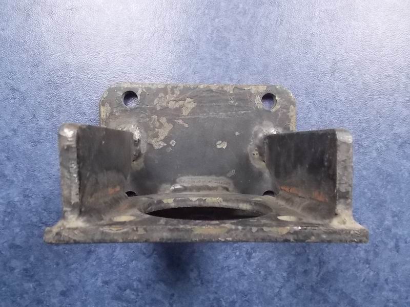 D Front suspension lower right bracket