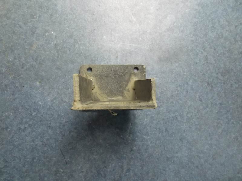 D Front suspension lower left bracket