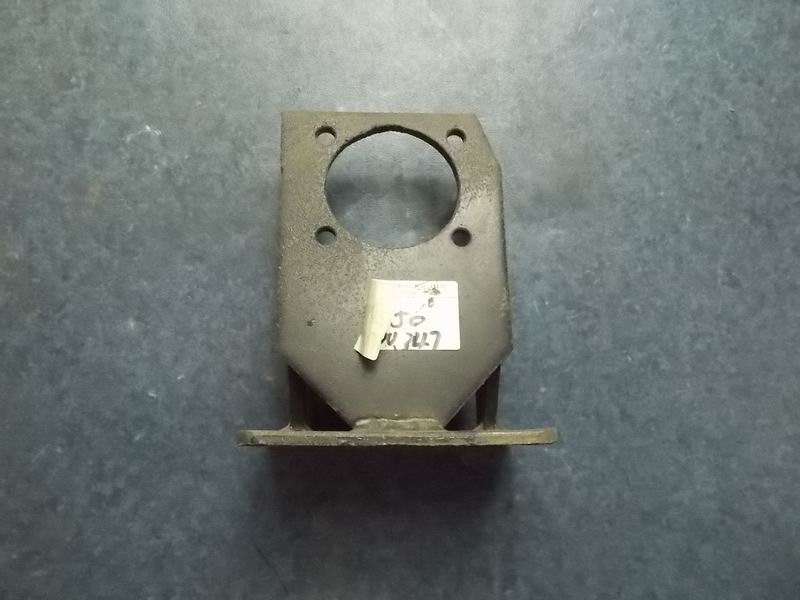 D Front suspension lower left bracket-1