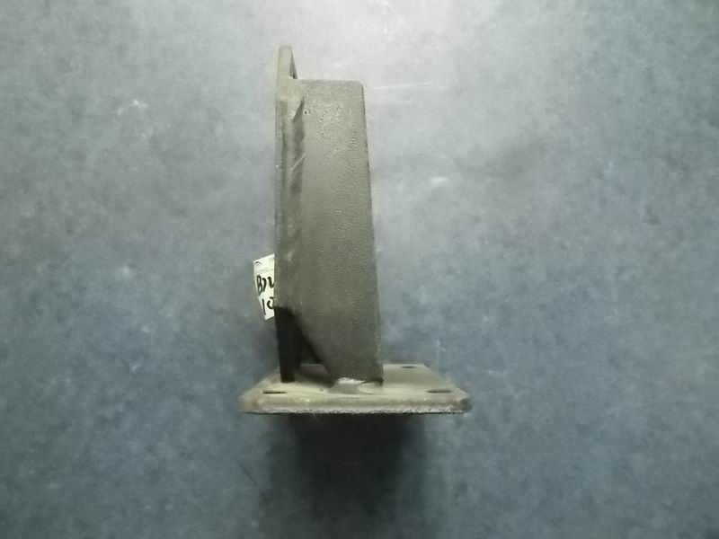 D Front suspension lower left bracket-2