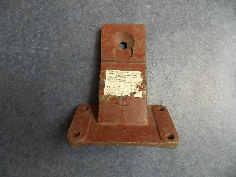 Front engine bracket