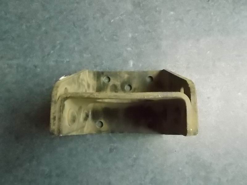 Задний кронштейн двигателя