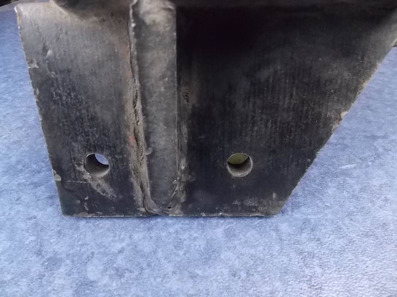 Rear right suspension bracket-3