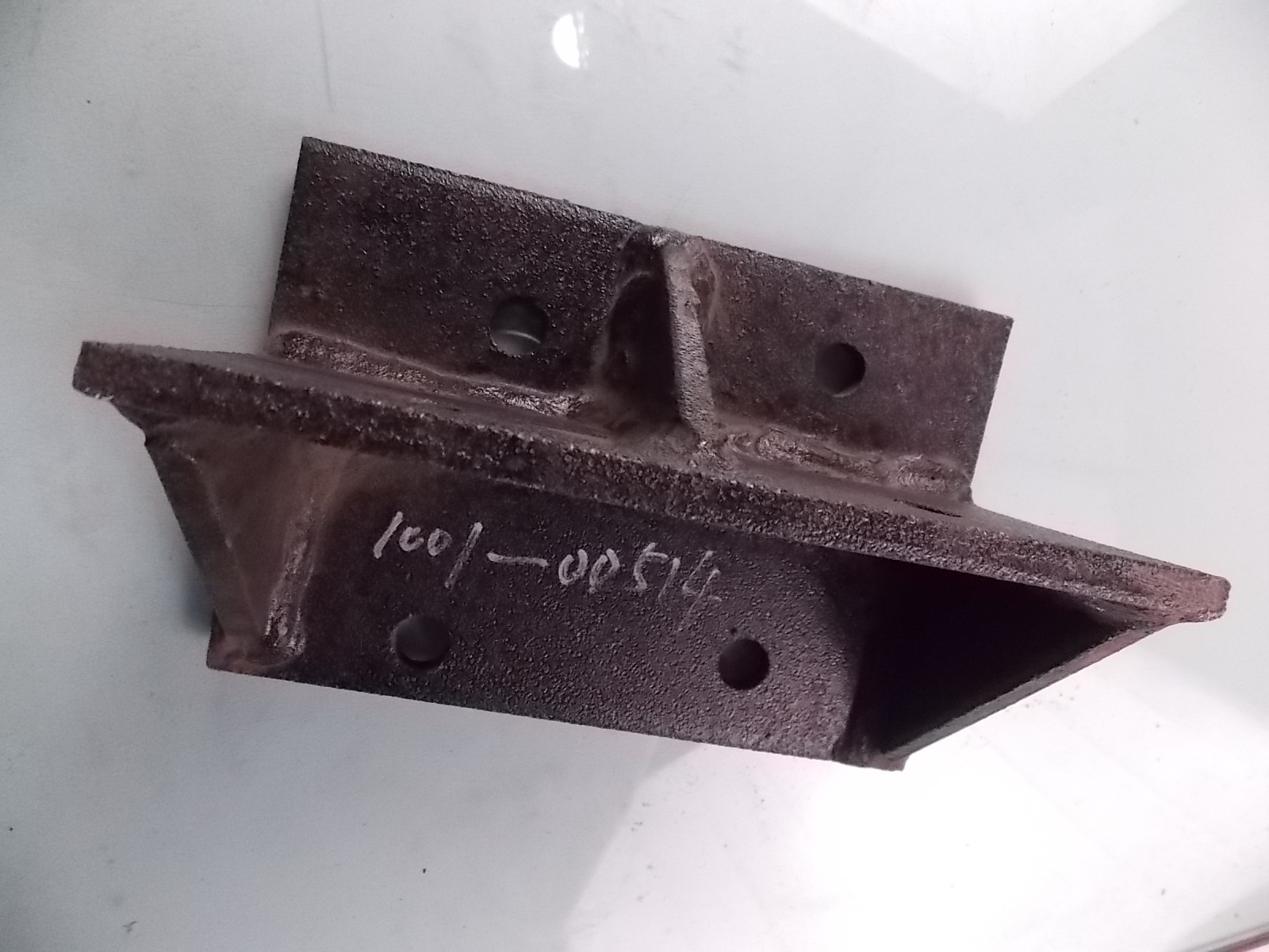 D Нижний правый кронштейн передней подвески (процесс 20 )-1