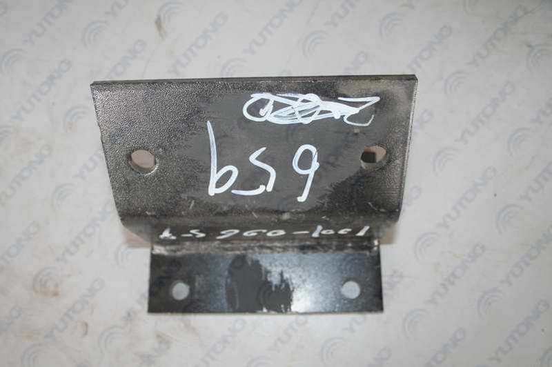 Нижний левый кронштейн задней подвески (процесс 20 )