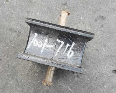 Передняя опора двигателя