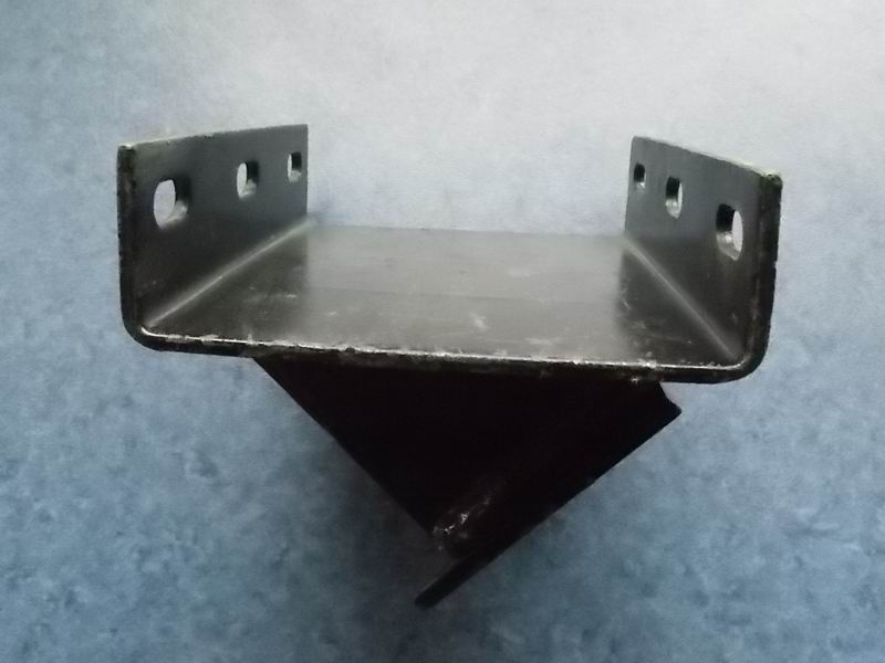 D Rear suspension bracket (right)-1