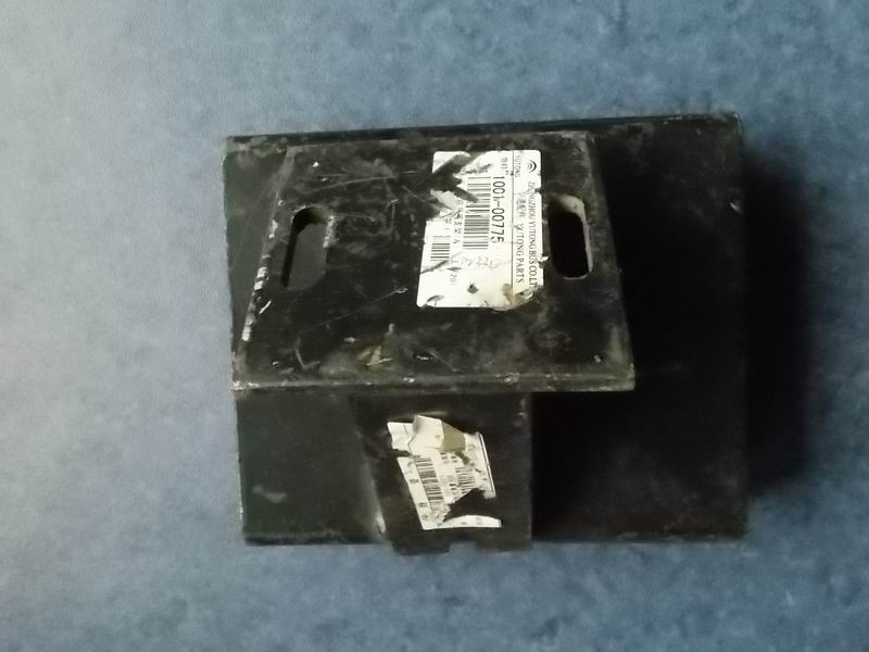 D Rear suspension bracket (right)-2