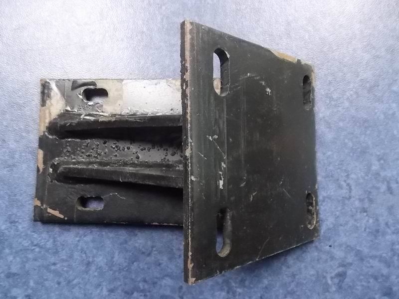 Front suspension bracket of engine (right) (20)-2