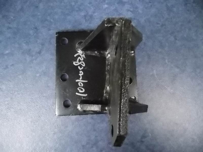 D Lower bracket on front suspension of engine (left) (process 20)