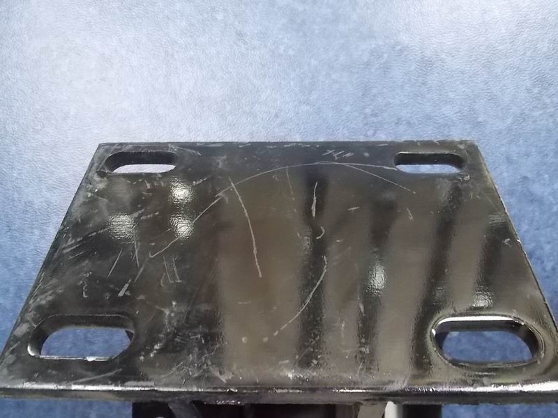 Front suspension lower left bracket (without paint)-3