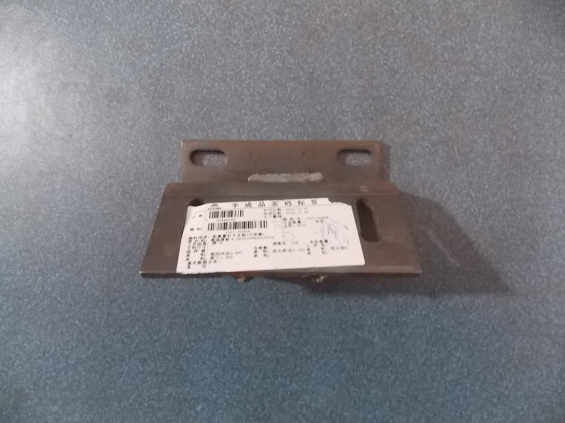 Front suspension lower right bracket (without paint)