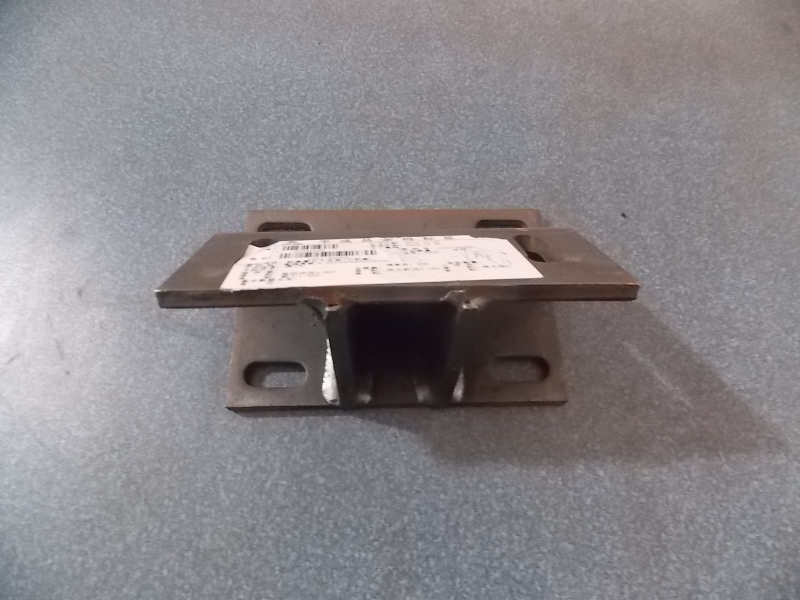 Front suspension lower right bracket (without paint)-2