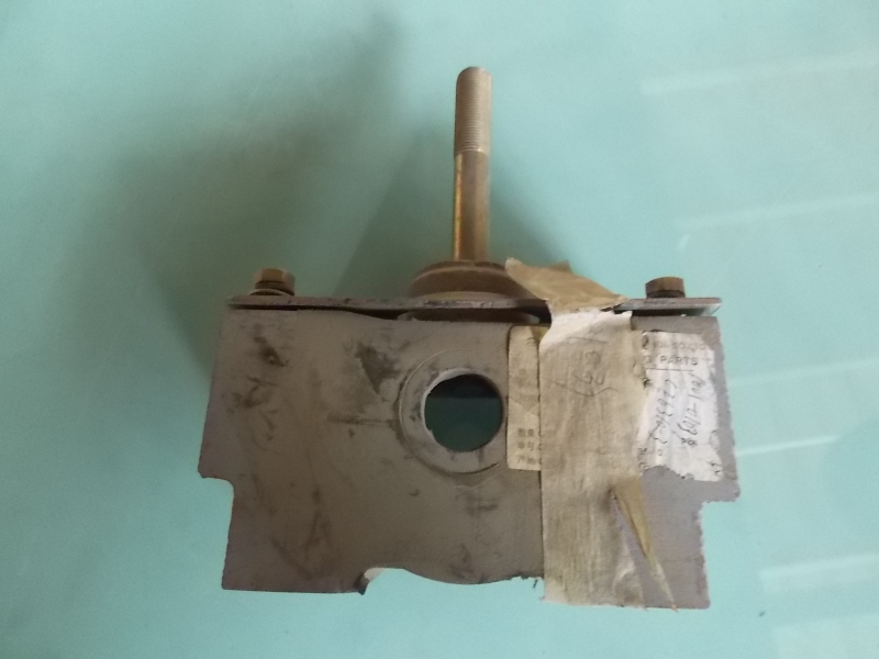 Подушка задней подвески двигателя в сборе