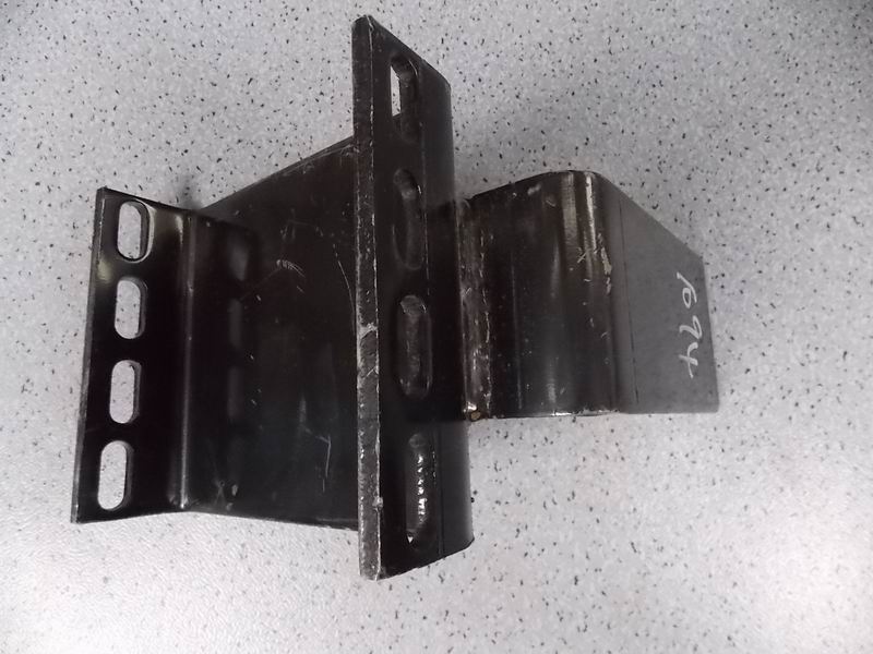 D Front suspension lower left bracket (20)-1