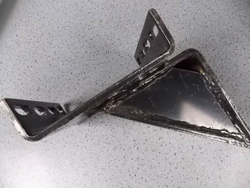 D Front suspension lower left bracket (20)-2