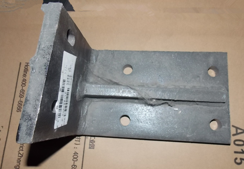 Left bracket on rear suspension of engine