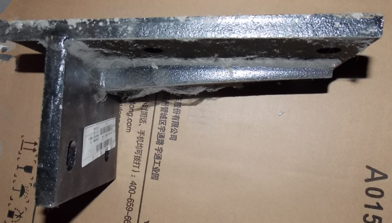 Left bracket on rear suspension of engine-1
